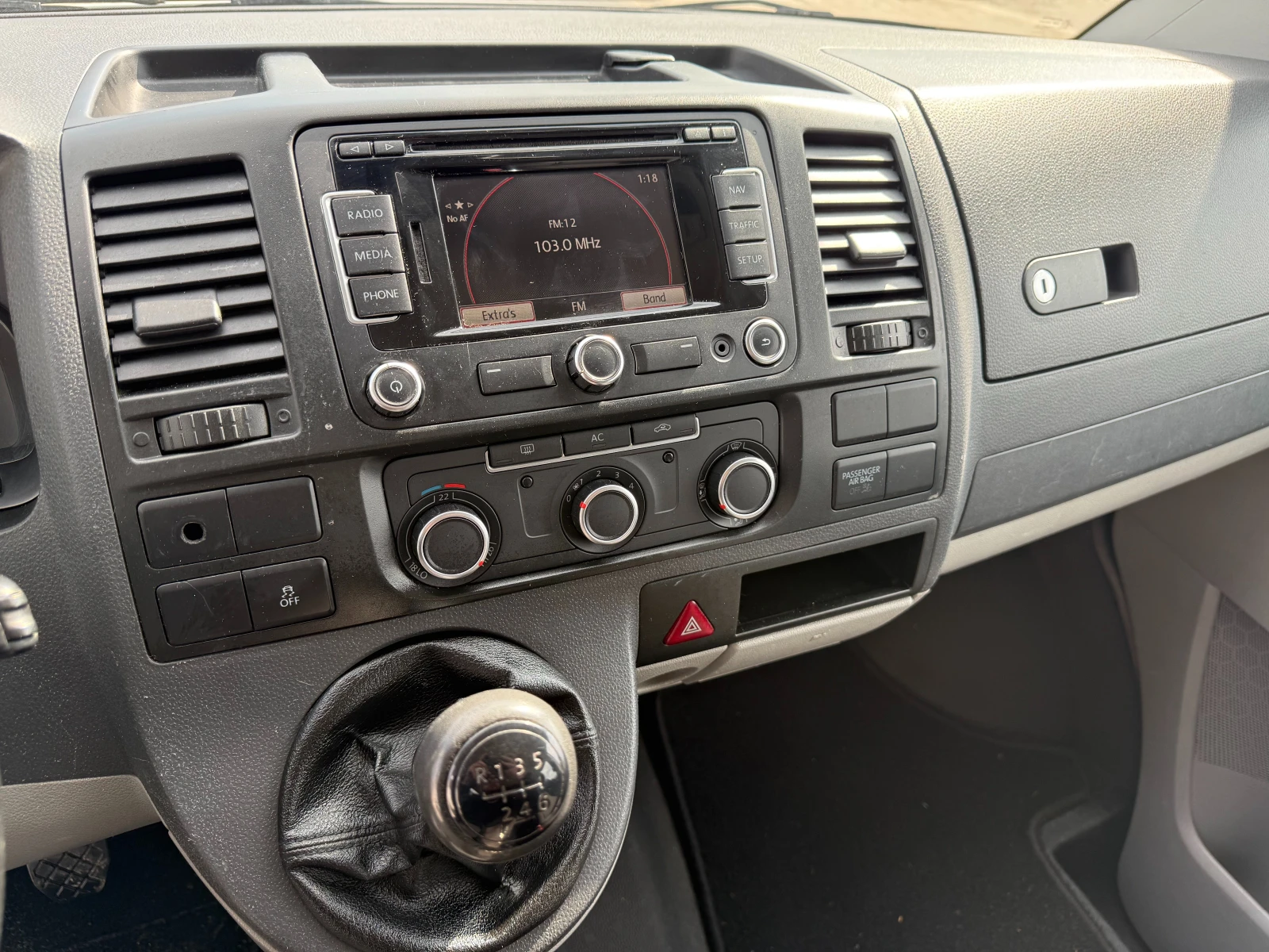 VW Transporter 2.0TDI 140к.с. Товаропътнически 5-местен Клима , снимка 14 - Бусове и автобуси - 53724350