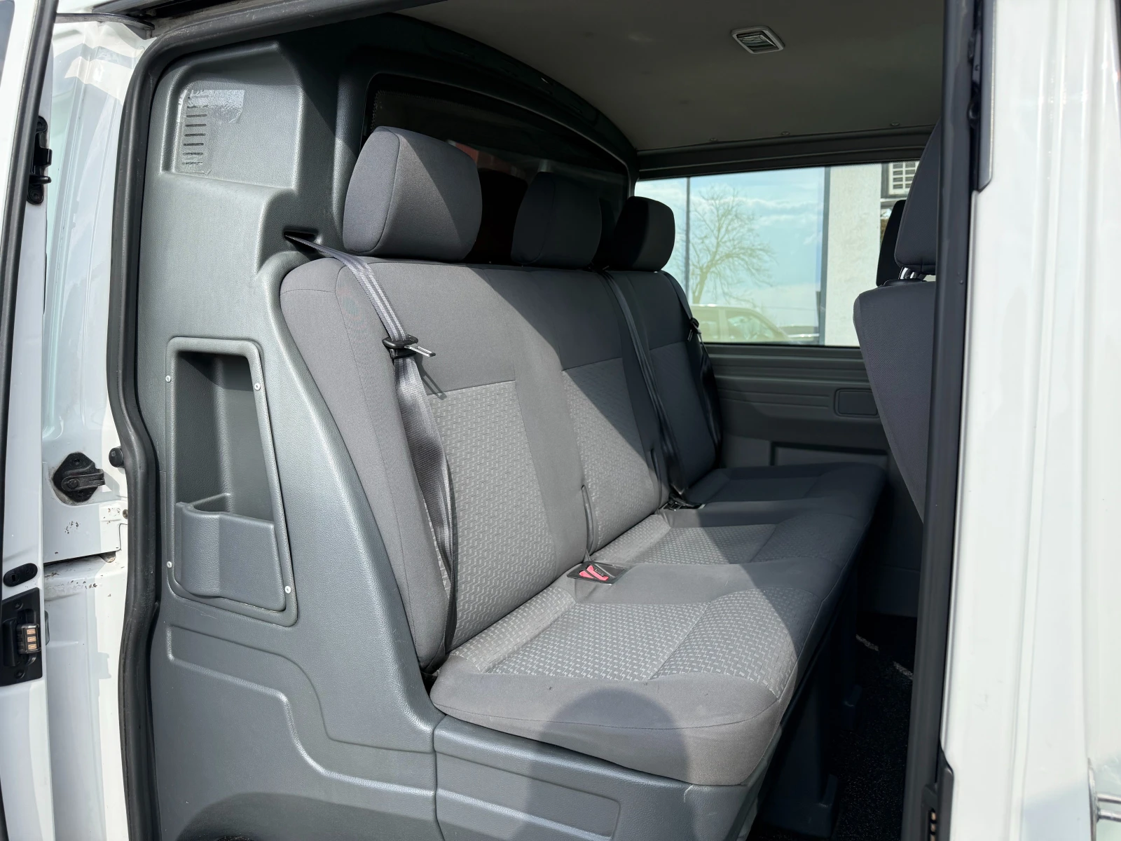 VW Transporter 2.0TDI 140к.с. Товаропътнически 5-местен Клима  - изображение 9