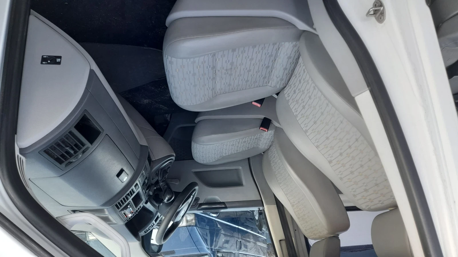 VW Transporter 2.0TDI 140 kc Automatic DSG Klima, снимка 9 - Бусове и автобуси - 53791031