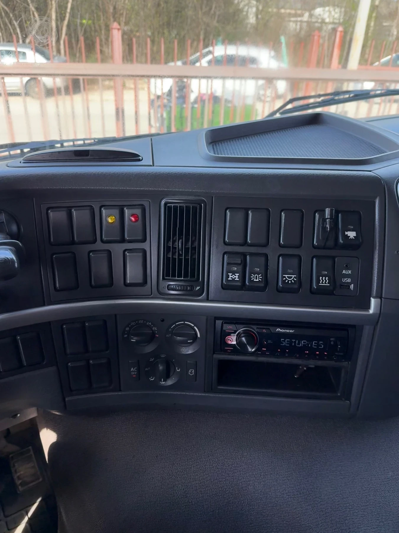 Volvo Fm 500 8x4* самосвал* перфектен* France, снимка 13 - Камиони - 54137663