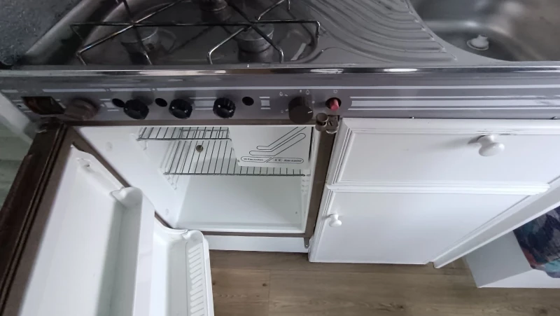 Каравана Adria GRUAU 33 с форселт , снимка 8 - Каравани и кемпери - 52694873