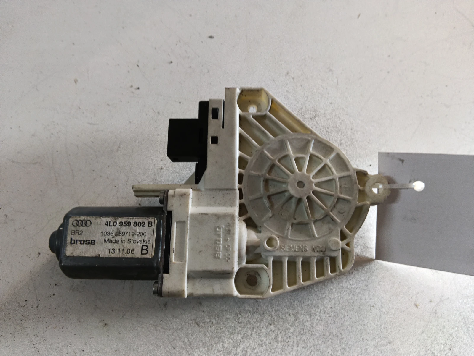ел.машинка за предно дясно 4L0959802B Audi Q7