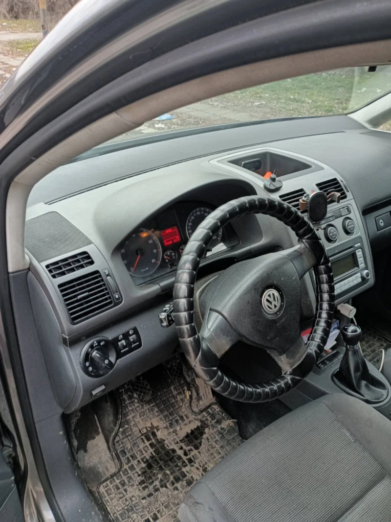 VW Touran 2.0 Бензин + ГАЗ, снимка 6 - Автомобили и джипове - 49328461