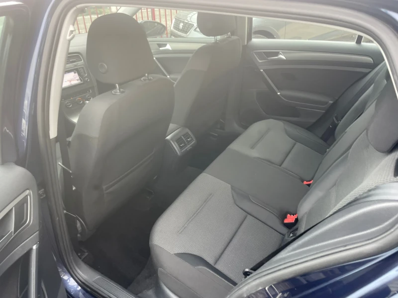 VW Golf 1.6TDI AUTOMATIC , снимка 9 - Автомобили и джипове - 52421797