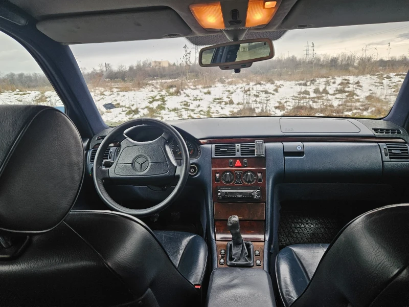 Mercedes-Benz E 230, снимка 6 - Автомобили и джипове - 53355442