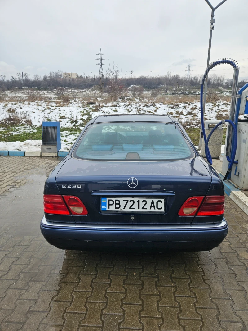 Mercedes-Benz E 230, снимка 4 - Автомобили и джипове - 53355442