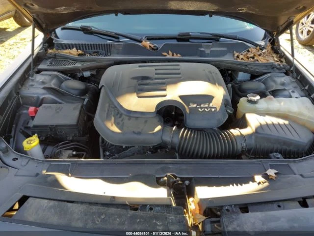 Dodge Challenger SXT, снимка 9 - Автомобили и джипове - 53234615