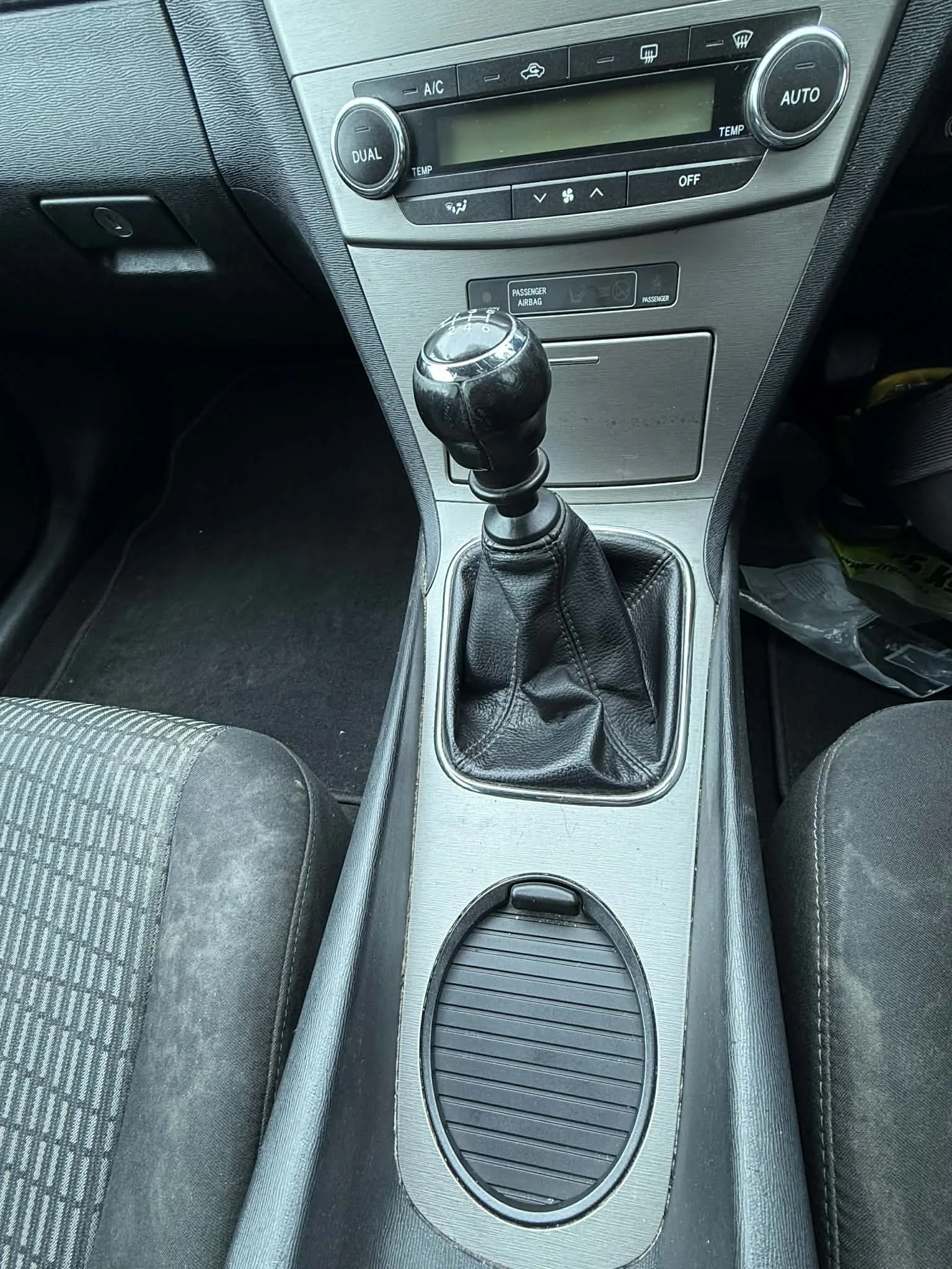 Toyota Avensis 1. 8 Valvematic (147 к. с. ) | НА ЧАСТИ, снимка 9 - Автомобили и джипове - 52982344