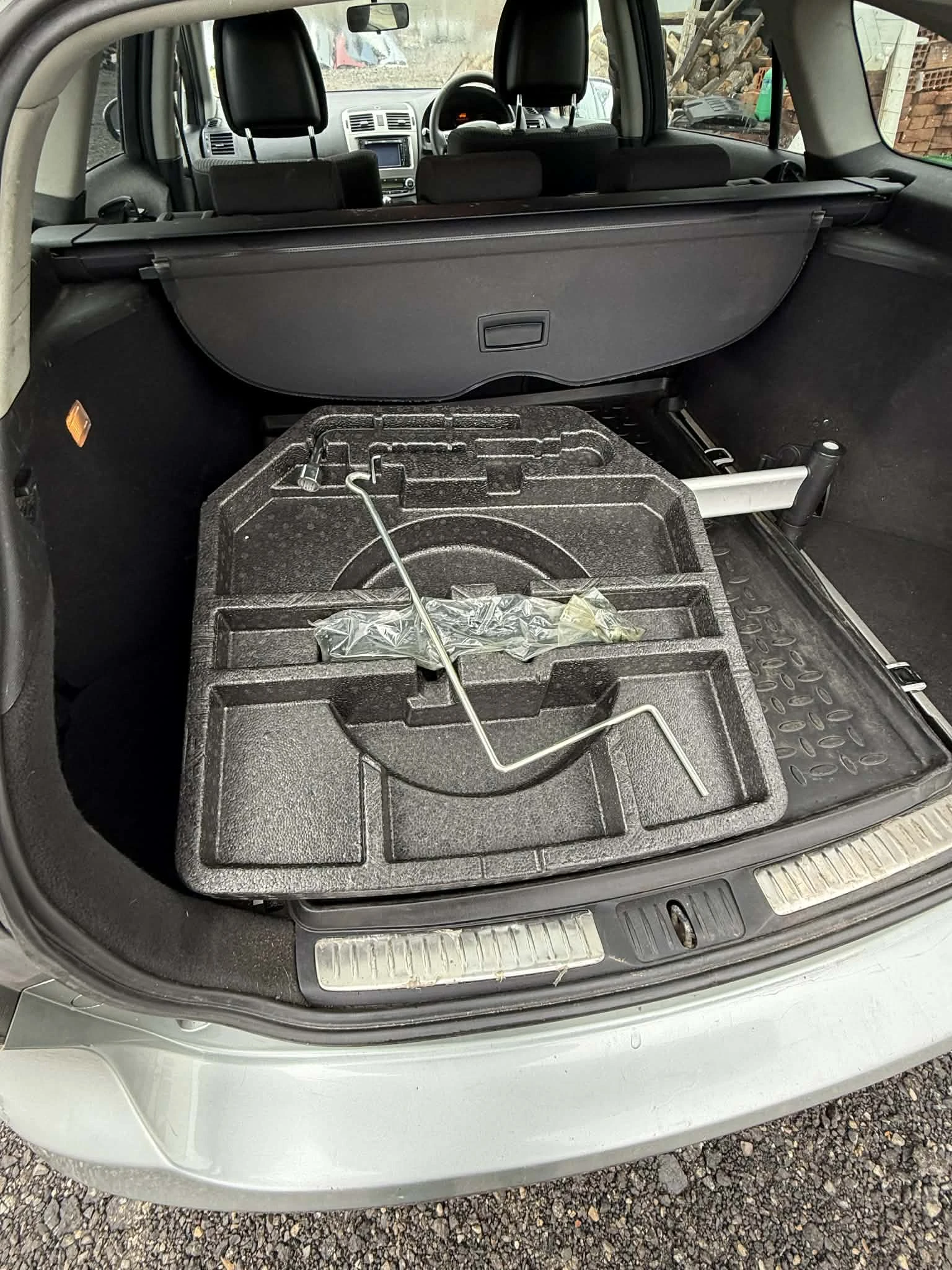 Toyota Avensis 1. 8 Valvematic (147 к. с. ) | НА ЧАСТИ, снимка 12 - Автомобили и джипове - 52982344