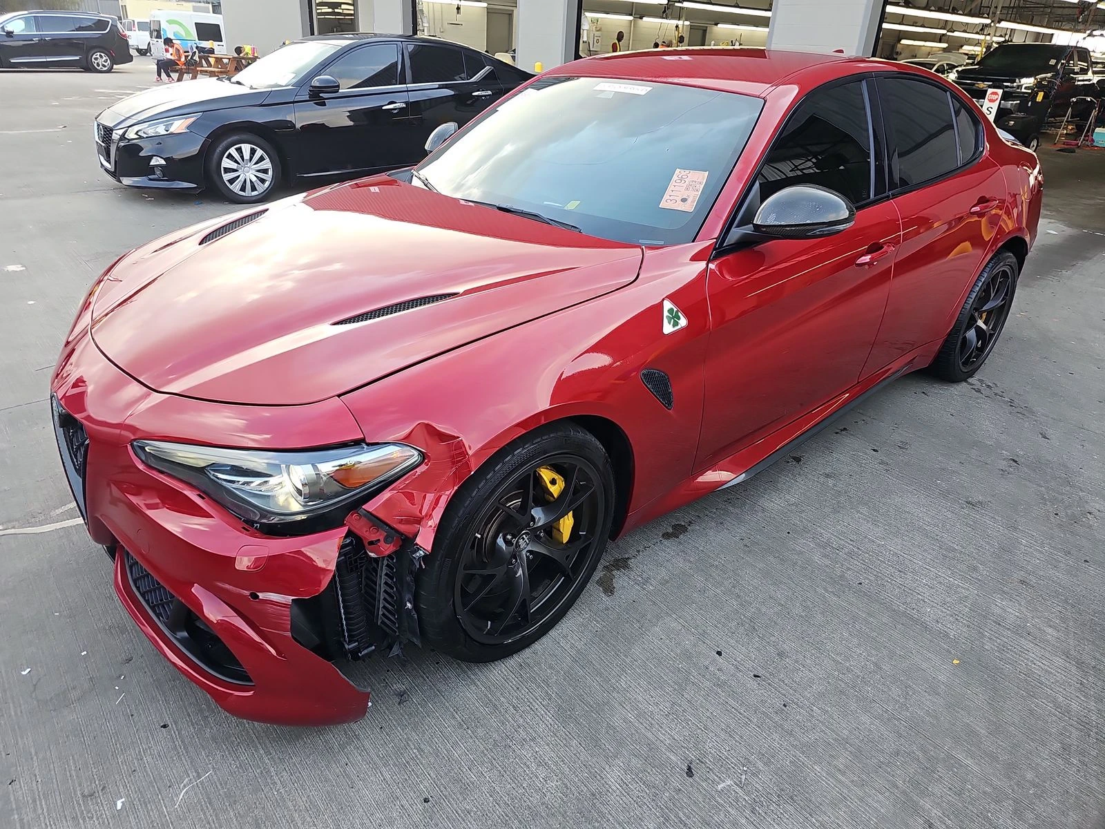 Alfa Romeo Giulia Quadrifoglio - изображение 4