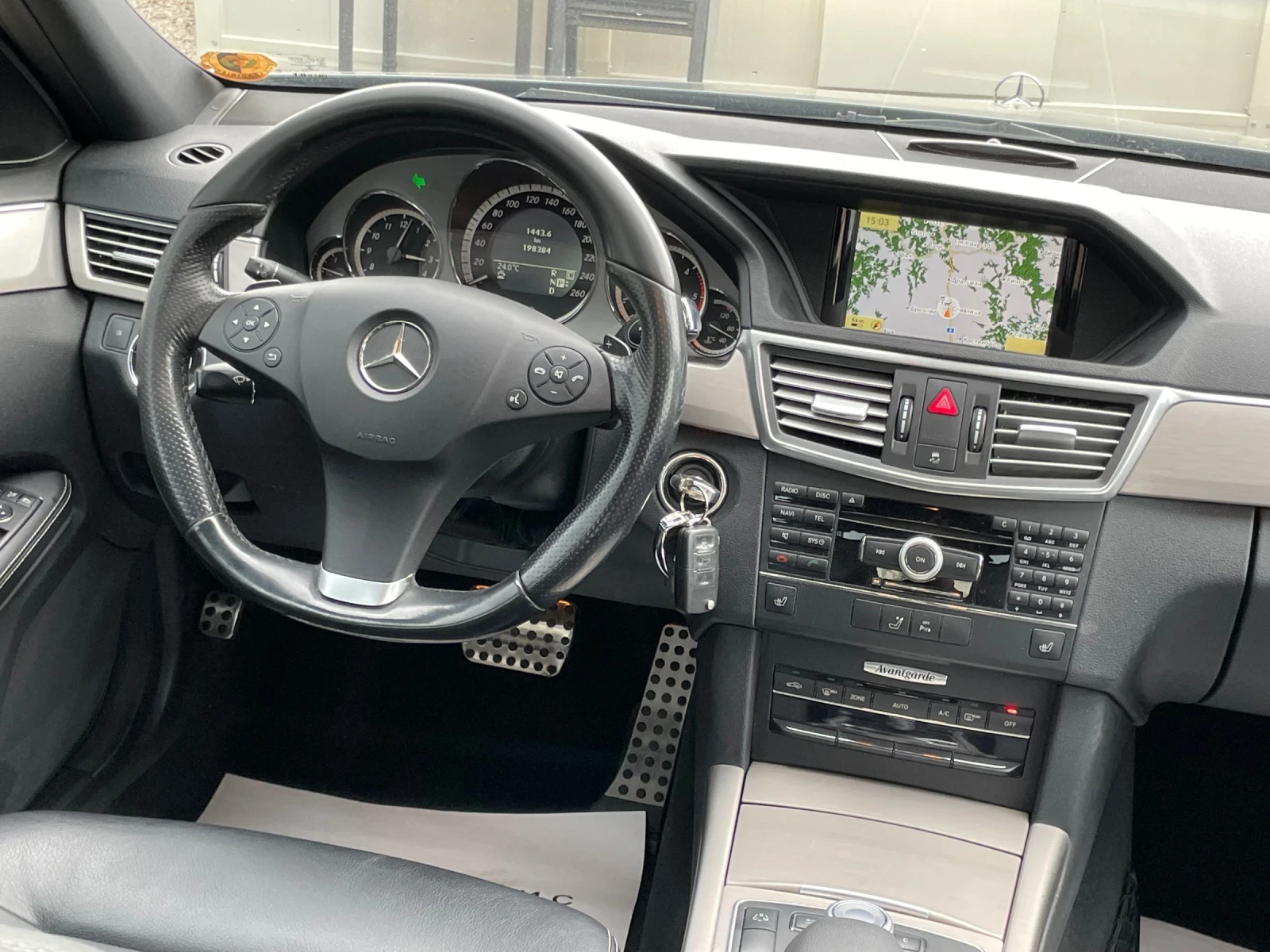 Mercedes-Benz E 350 AMG/198.000км/Сервизна история/Задно/Черен таван/ - изображение 9