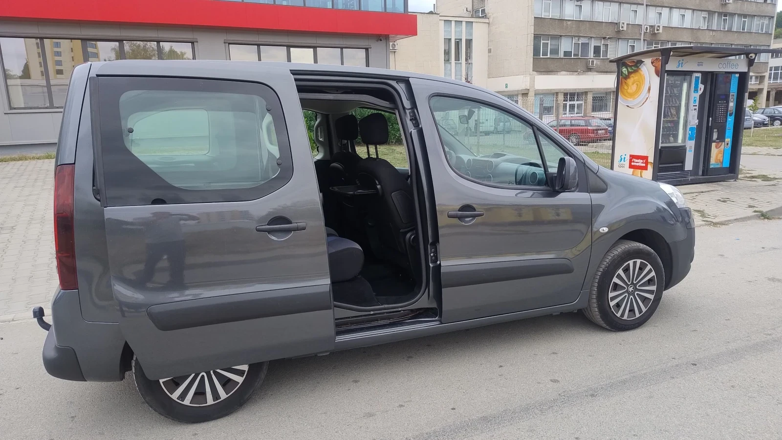 Peugeot Partner 1.6hdi ОТЛИЧНА* БЕЗ ЗАБЕЛЕЖКИ - изображение 6