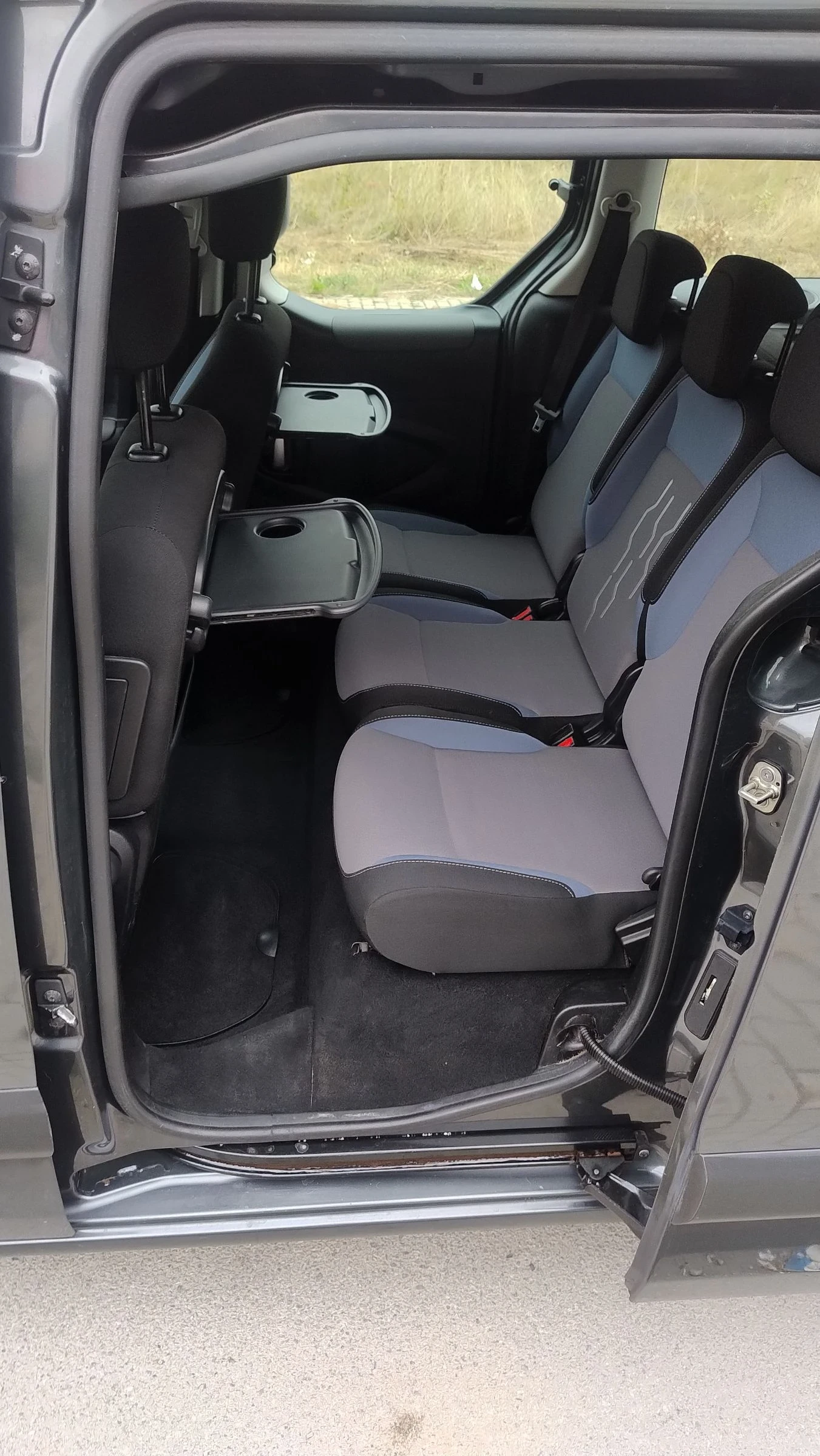 Peugeot Partner 1.6hdi ОТЛИЧНА* БЕЗ ЗАБЕЛЕЖКИ - изображение 9