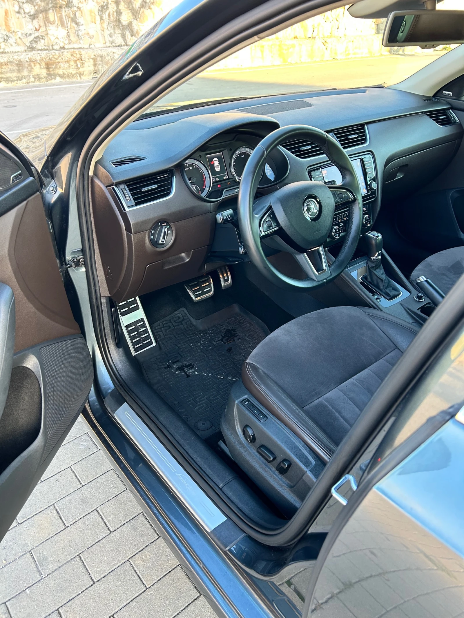 Skoda Octavia L&K 1.8TSi DSG - изображение 8