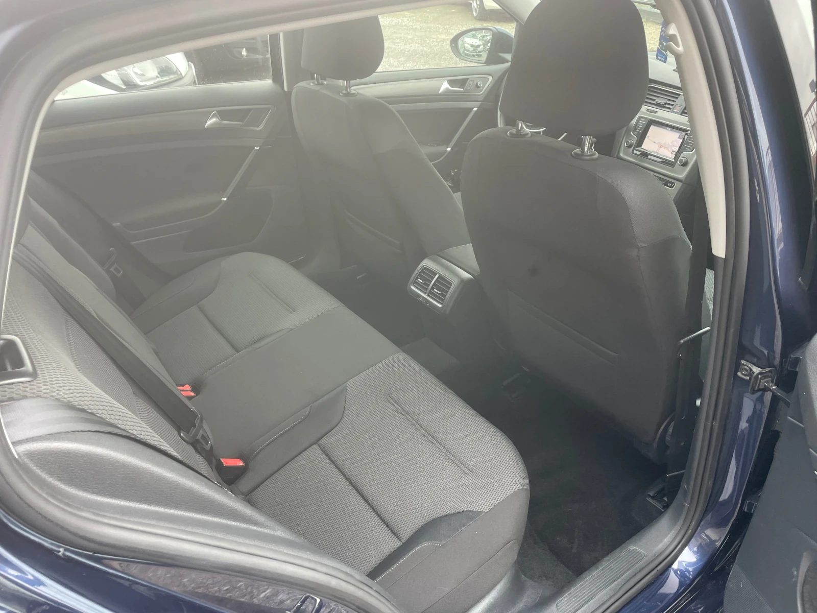 VW Golf 1.6TDI AUTOMATIC  - изображение 10