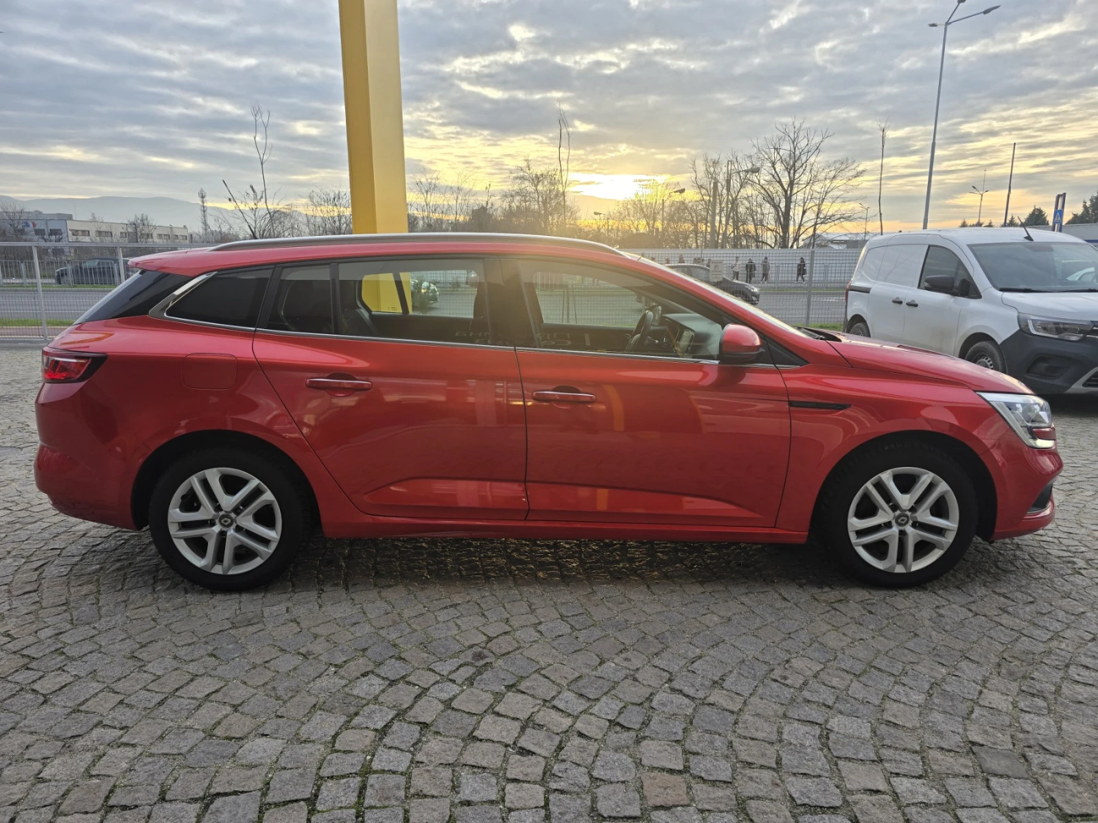 Renault Megane 1.3 TCe 140 к.с./BUSINESS EDITION - изображение 4