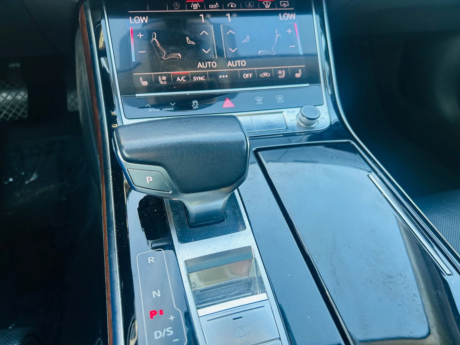 Audi A8 2019| LONG| 3.0T| DISTRONIK| МАСАЖ| ОБДУХ| PANO| H, снимка 11 - Автомобили и джипове - 53818695