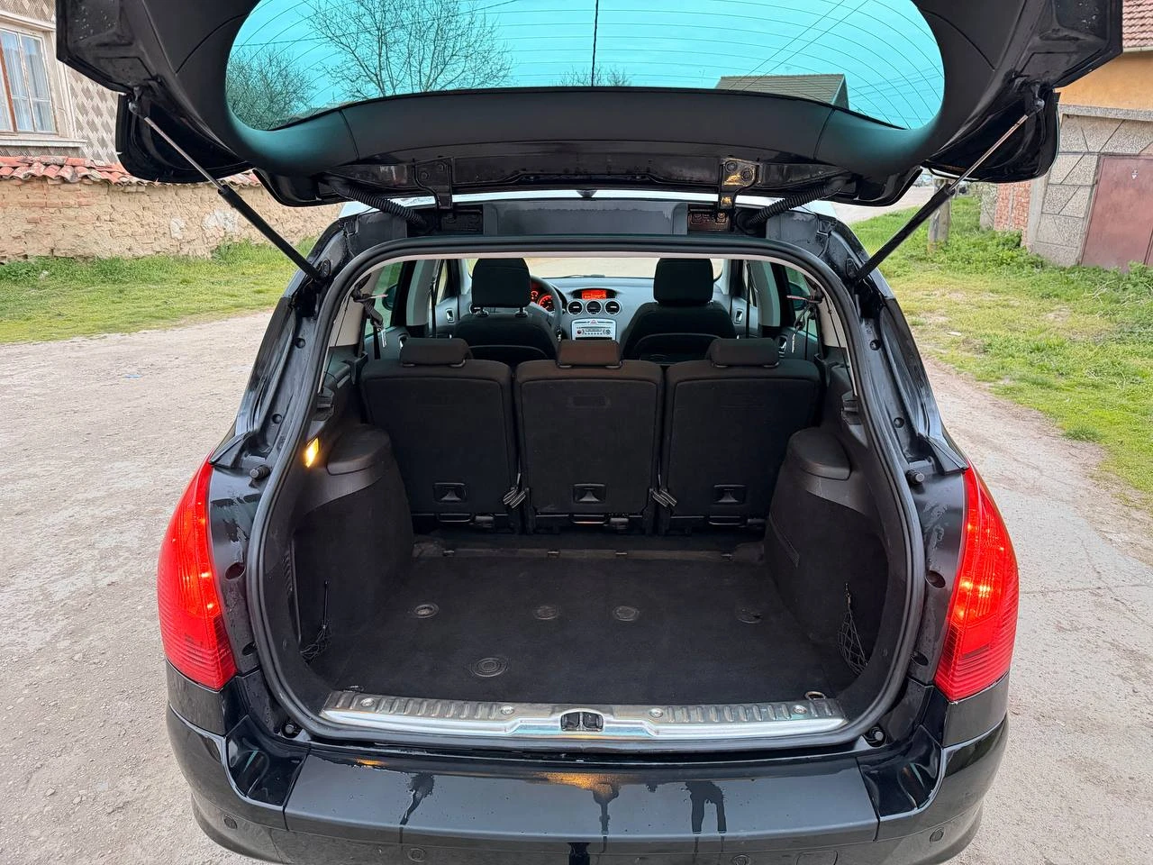 Peugeot 308 1.6i 120кс серв.книжка панорама, снимка 6 - Автомобили и джипове - 54213171