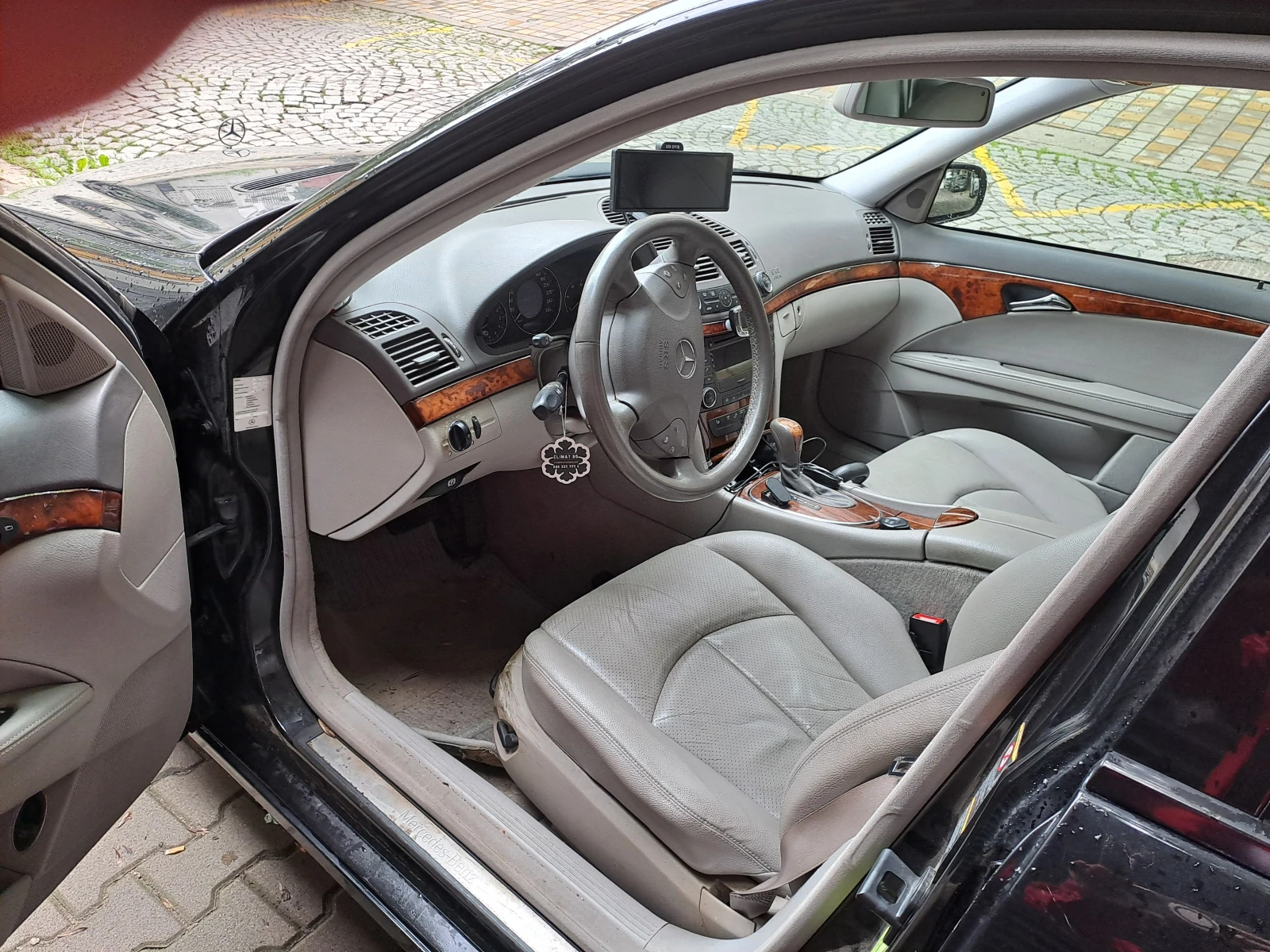 Mercedes-Benz E 320 ELEGANCE, снимка 2 - Автомобили и джипове - 54659302
