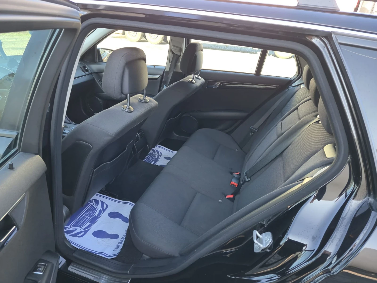 Mercedes-Benz C 200, снимка 4 - Автомобили и джипове - 54981525