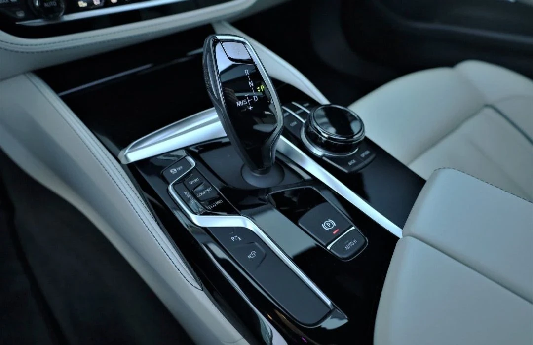 BMW 540 Bowers & Wilkins | Individual, снимка 12 - Автомобили и джипове - 55600259