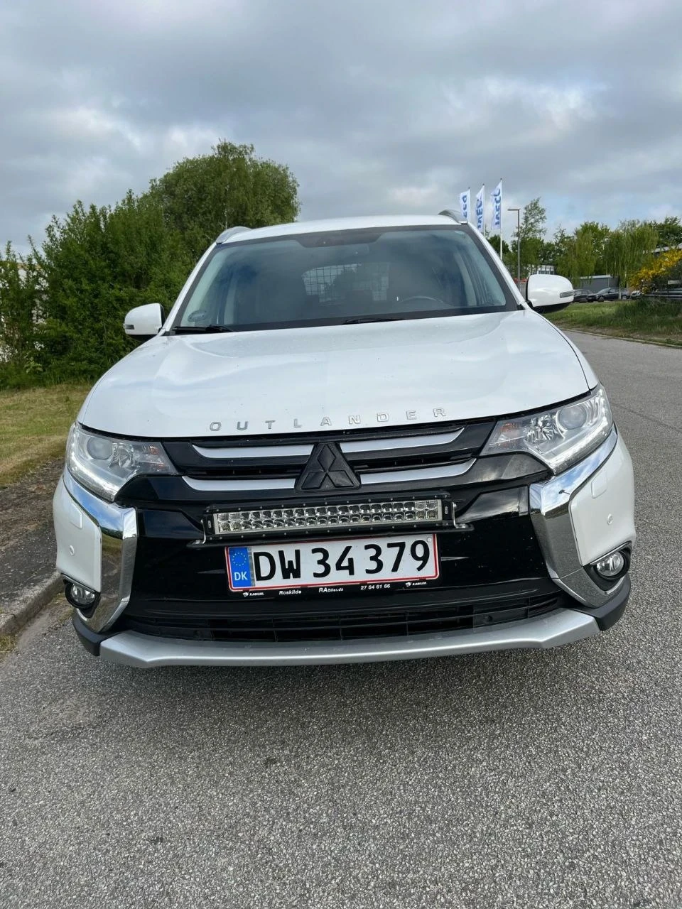Mitsubishi Outlander Diamond Edition + 4WD - изображение 3