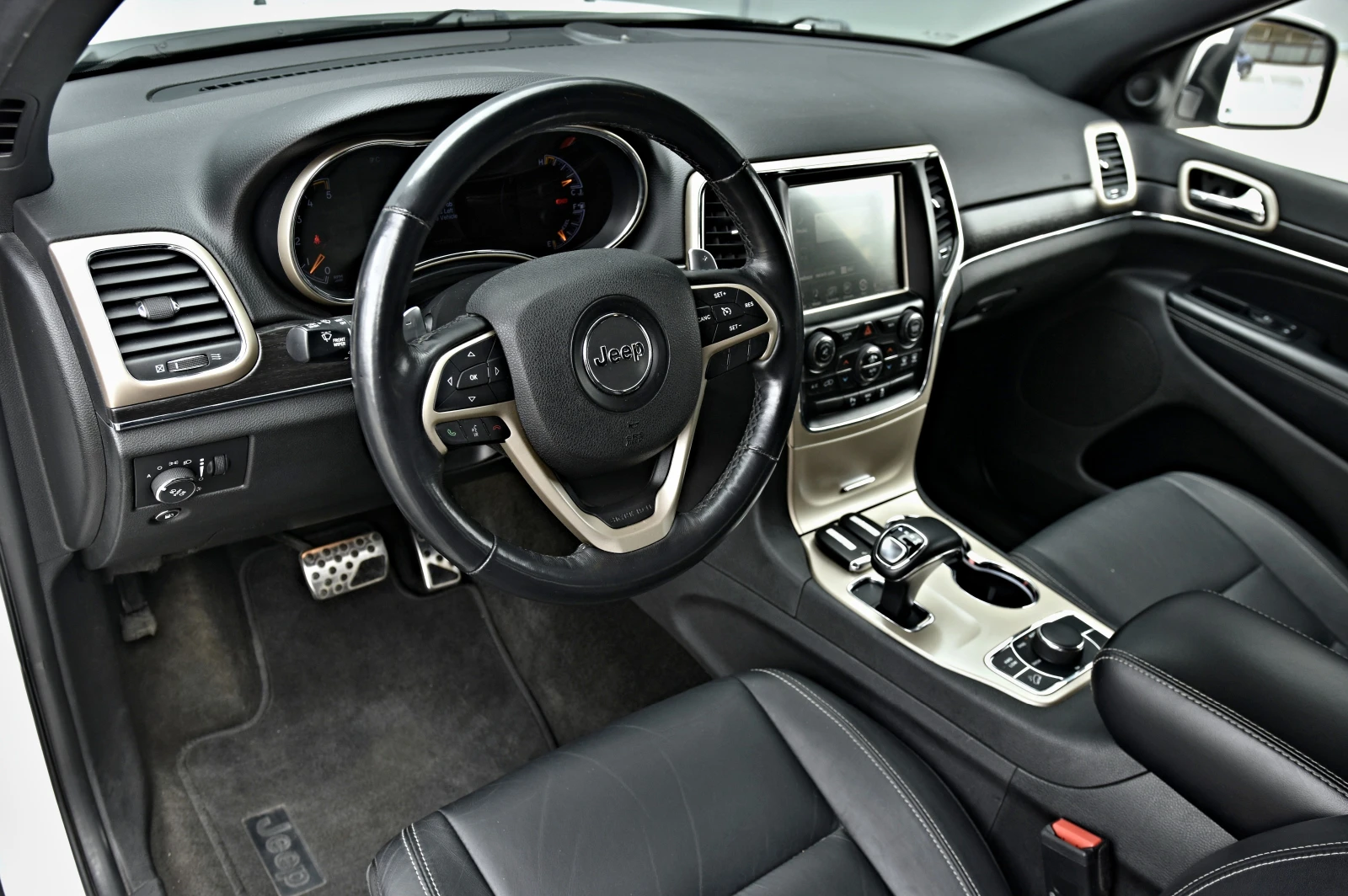 Jeep Grand cherokee, снимка 8 - Автомобили и джипове - 54015713