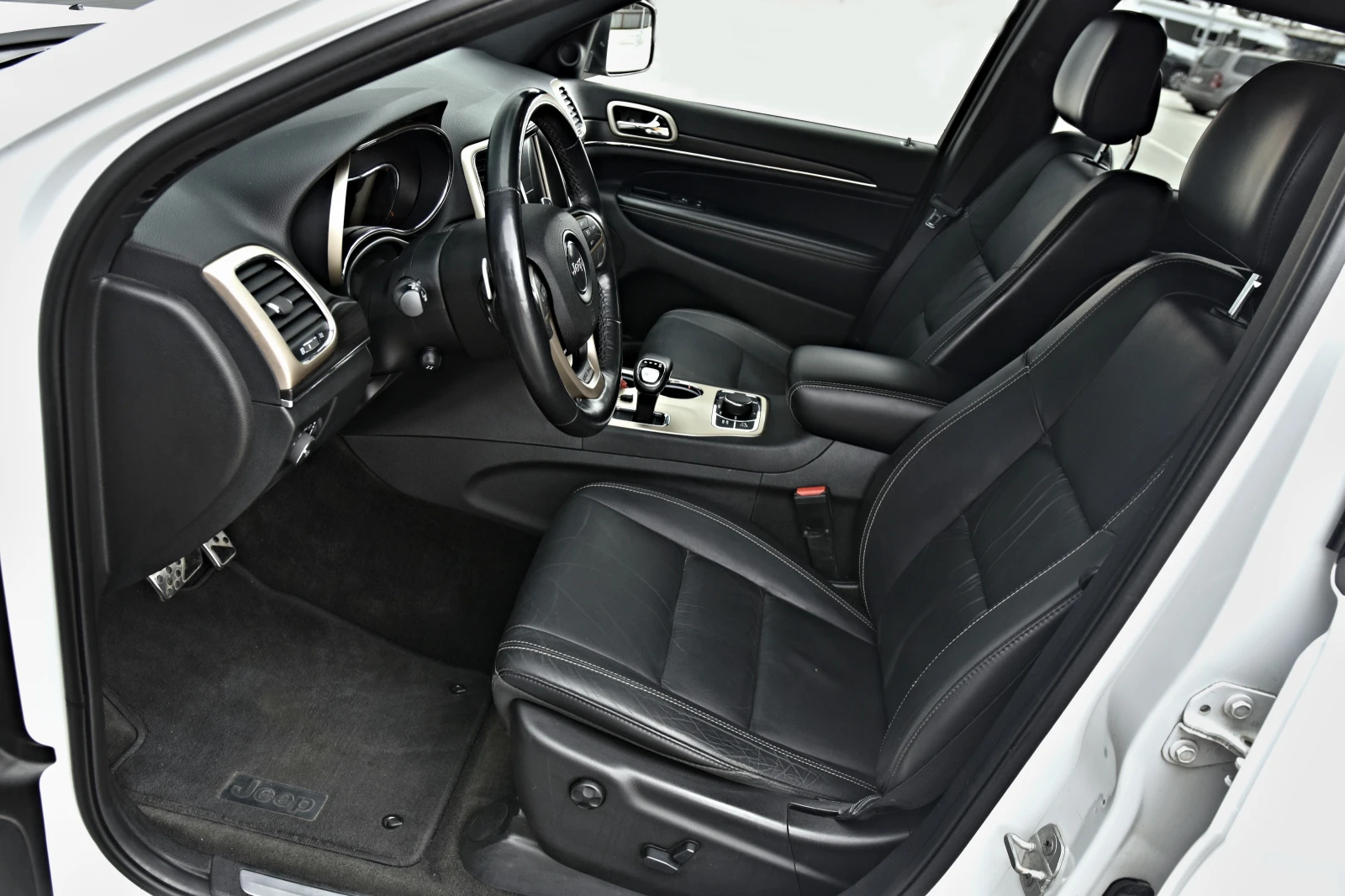 Jeep Grand cherokee, снимка 9 - Автомобили и джипове - 54015713