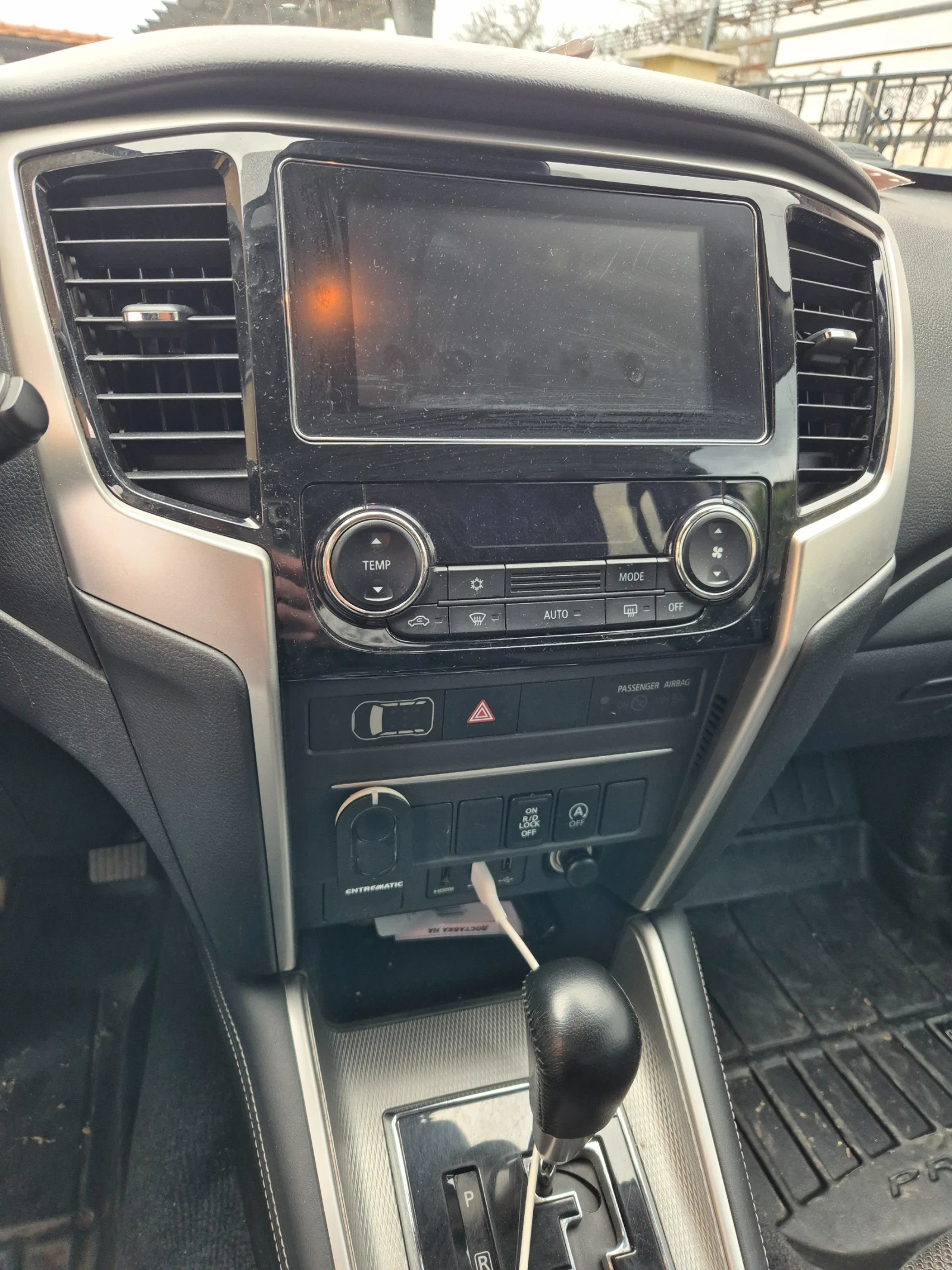 Mitsubishi L200, снимка 8 - Автомобили и джипове - 54058334