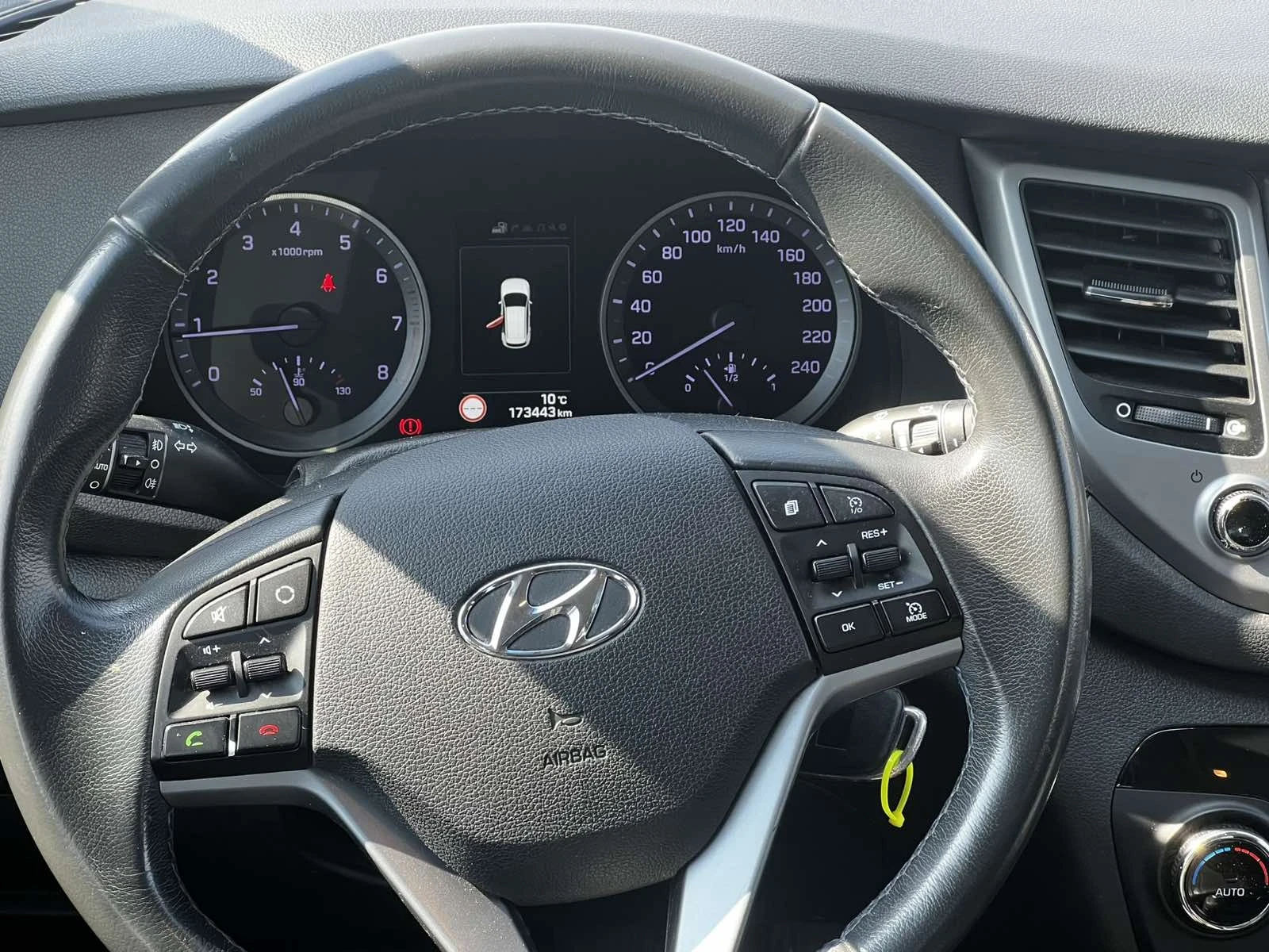 Hyundai Tucson 1.6, снимка 10 - Автомобили и джипове - 54716221