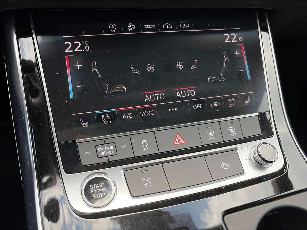 Audi Q8 * Progressiv * АВТОКРЕДИТ БЕЗ ПЪРВОНАЧАЛНА ВНОСКА*, снимка 12 - Автомобили и джипове - 54721035