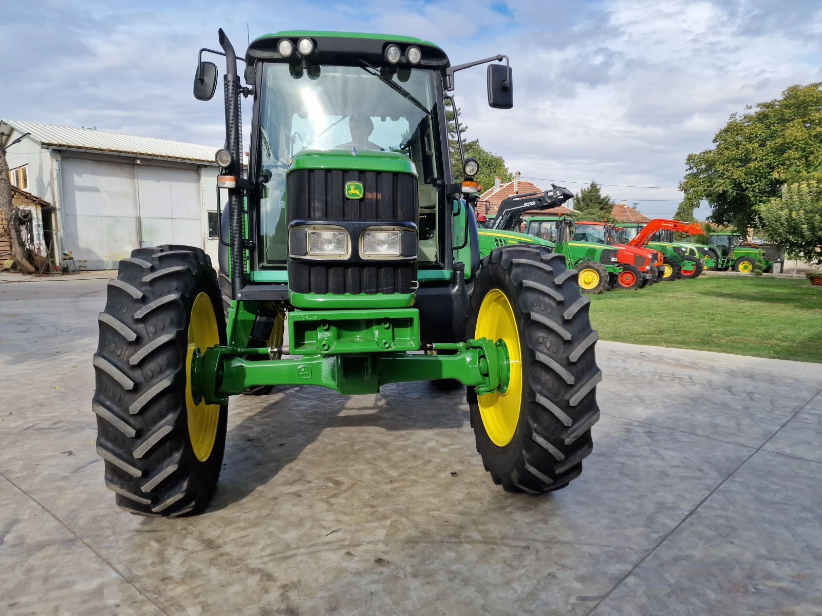 Трактор John Deere 6220 - изображение 3