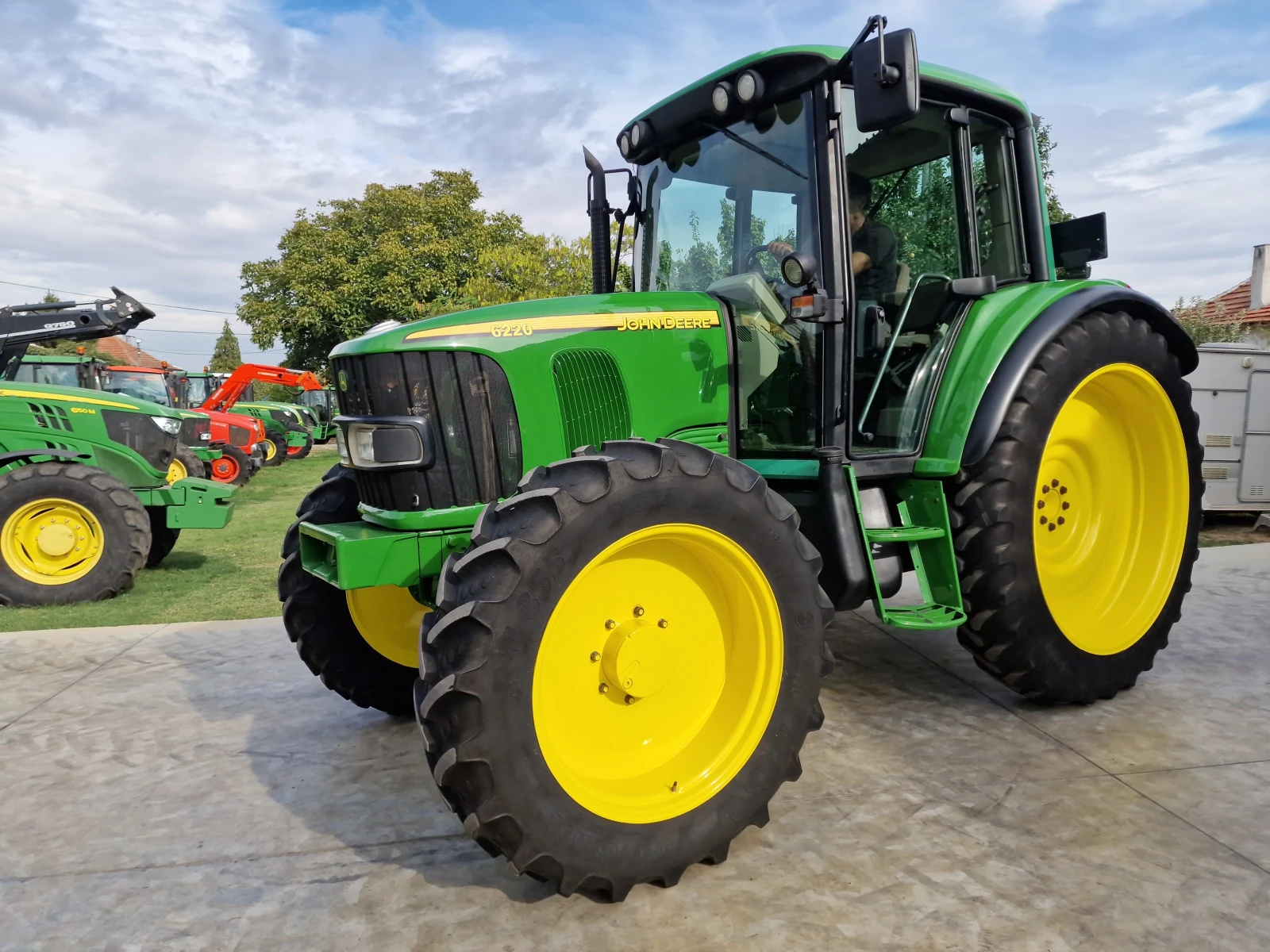 Трактор John Deere 6220 - изображение 4