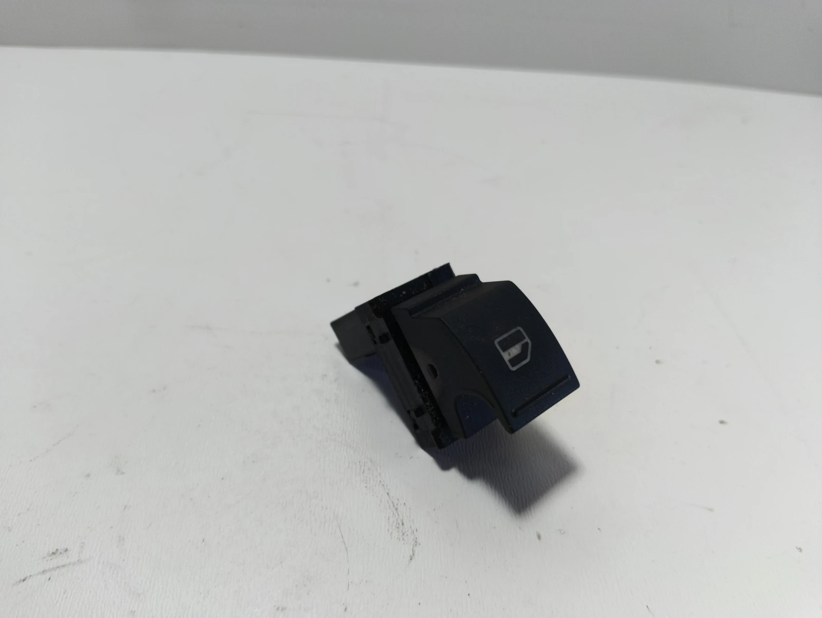 копче ел. стъкла 7L6959833B VW Passat CC