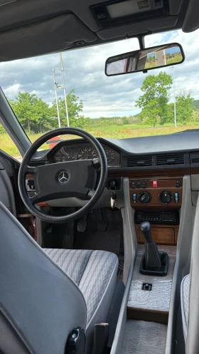 Mercedes-Benz 124 W124 250D, снимка 13