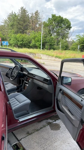 Mercedes-Benz 124 W124 250D, снимка 9