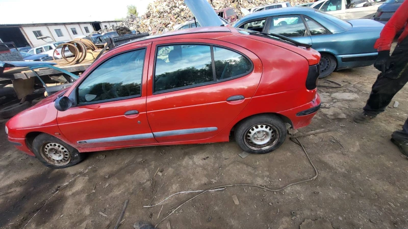 Renault Megane, снимка 2 - Автомобили и джипове - 47456454