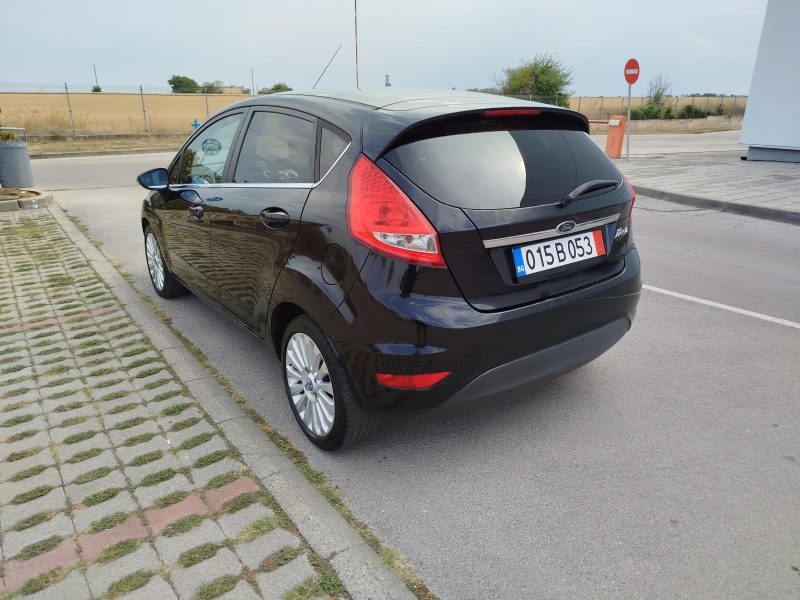 Ford Fiesta 1.4-96кс.ГАЗ-Климатроник, снимка 4 - Автомобили и джипове - 51457631