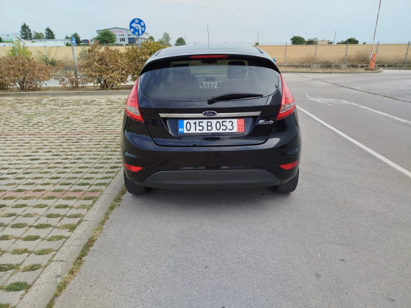 Ford Fiesta 1.4-96кс.ГАЗ-Климатроник, снимка 5 - Автомобили и джипове - 51457631
