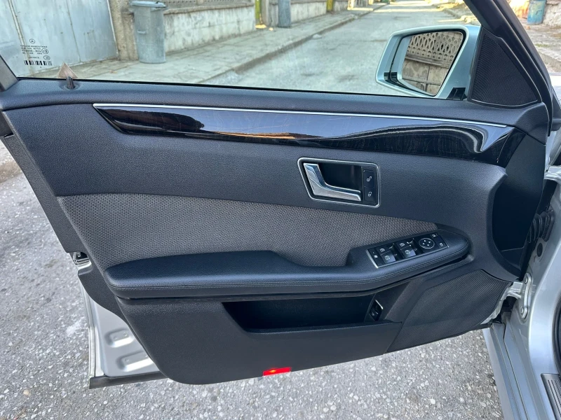 Mercedes-Benz E 220 CDI, Avantgarde , снимка 8 - Автомобили и джипове - 52408566