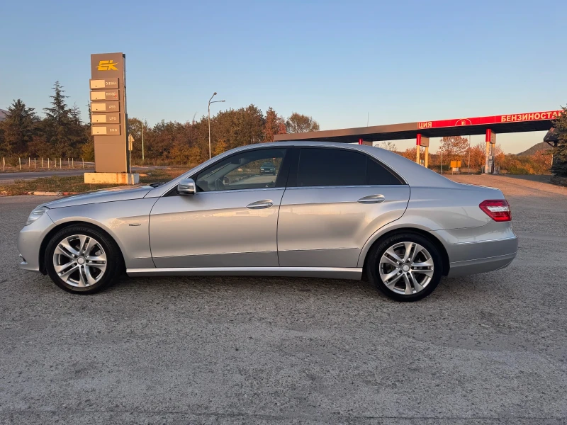 Mercedes-Benz E 220 CDI, Avantgarde , снимка 4 - Автомобили и джипове - 52408566