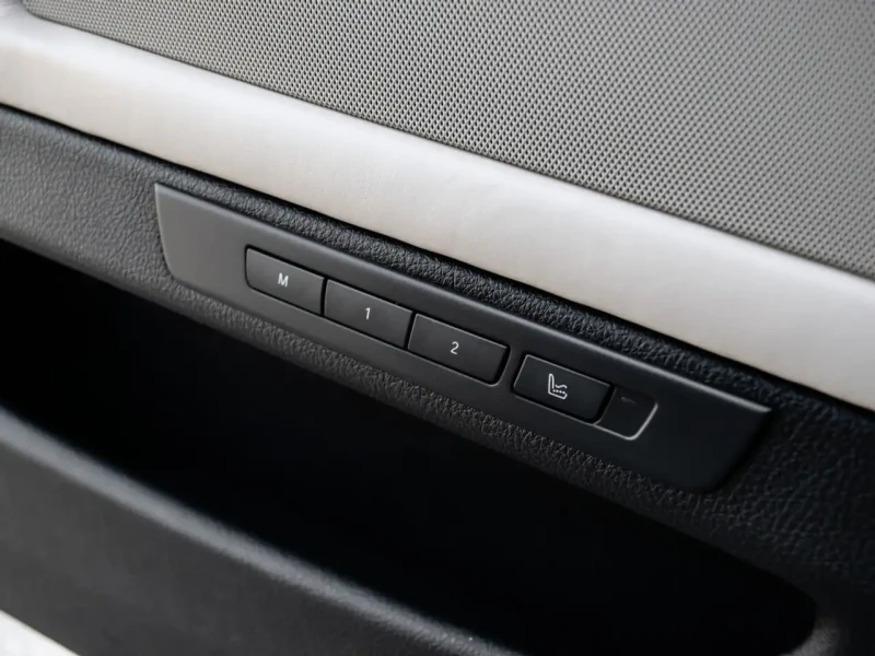 BMW 550 M-PACK* HEAD-UP* NAVI* 8ZF* KEYLESS* SHODOWLINE, снимка 14 - Автомобили и джипове - 52456757