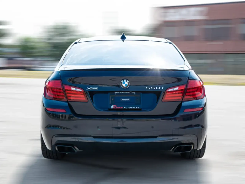 BMW 550 M-PACK* HEAD-UP* NAVI* 8ZF* KEYLESS* SHODOWLINE, снимка 4 - Автомобили и джипове - 52456757