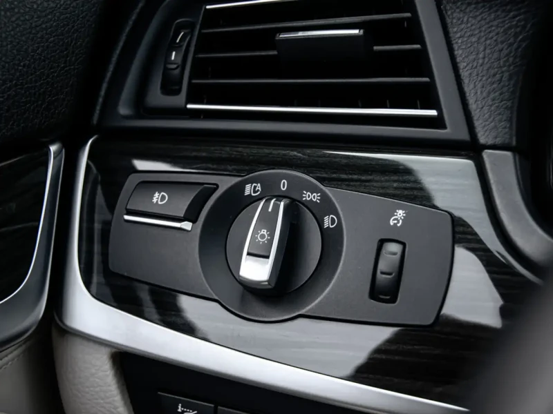 BMW 550 M-PACK* HEAD-UP* NAVI* 8ZF* KEYLESS* SHODOWLINE, снимка 11 - Автомобили и джипове - 52456757