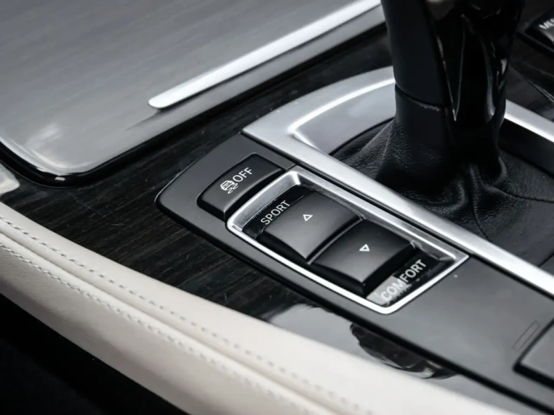 BMW 550 M-PACK* HEAD-UP* NAVI* 8ZF* KEYLESS* SHODOWLINE, снимка 12 - Автомобили и джипове - 52456757