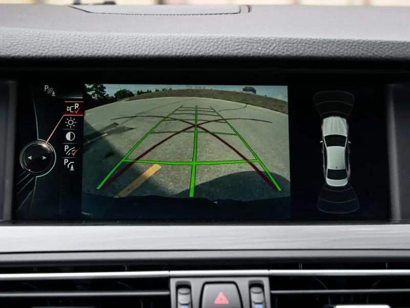 BMW 550 M-PACK* HEAD-UP* NAVI* 8ZF* KEYLESS* SHODOWLINE, снимка 15 - Автомобили и джипове - 52456757