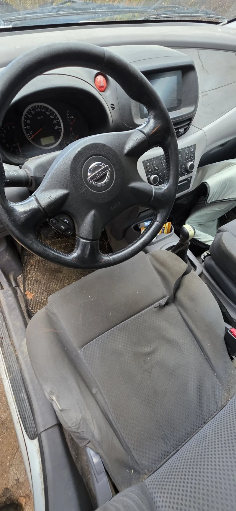 Nissan Almera tino 1.8i, снимка 9 - Автомобили и джипове - 52498263