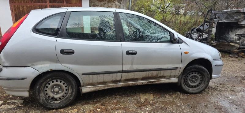 Nissan Almera tino 1.8i, снимка 5 - Автомобили и джипове - 52498263