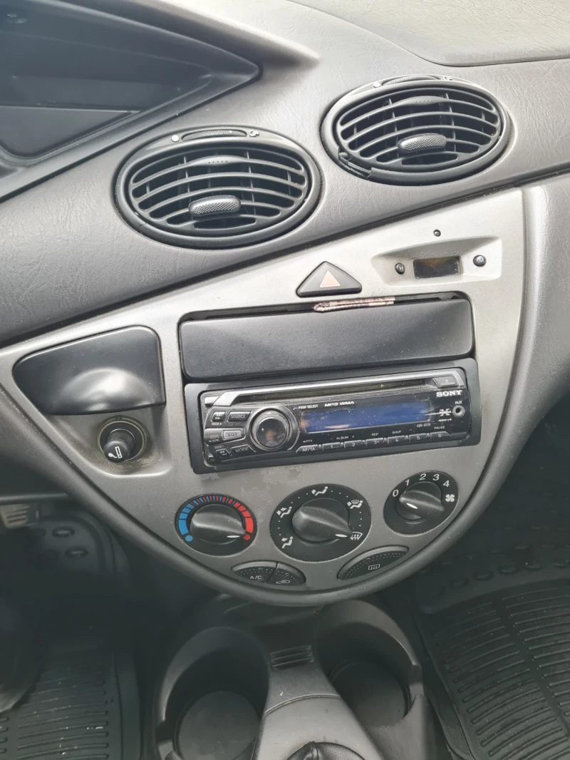 Ford Focus 1.8куб.90к.с. , снимка 8 - Автомобили и джипове - 52739597