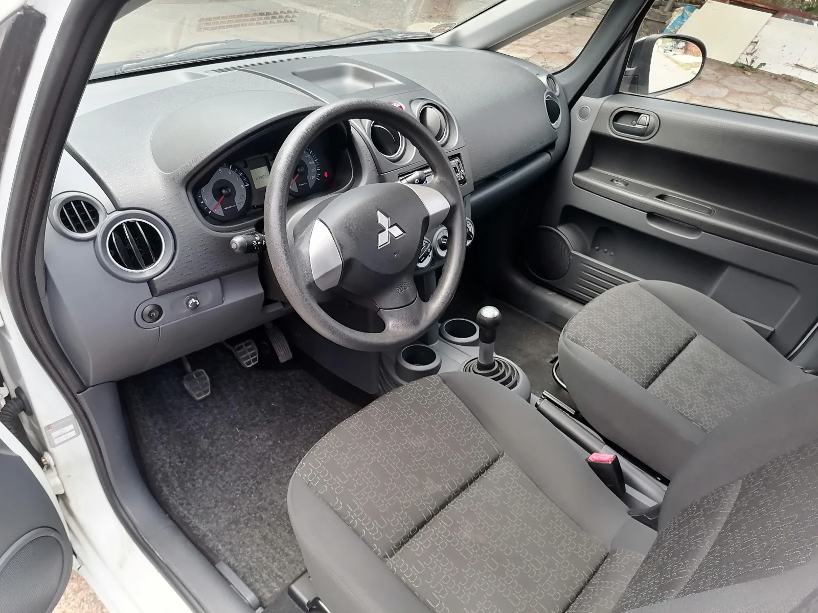 Mitsubishi Colt 1.3 16 v klima - изображение 10